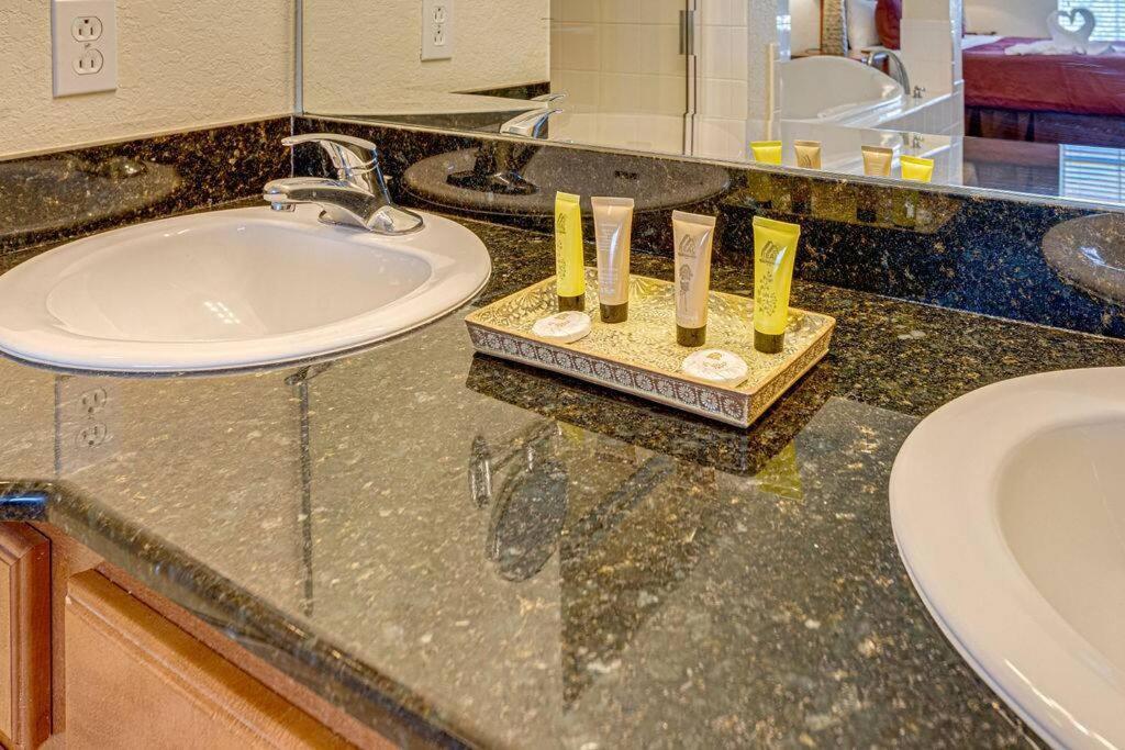 Exquisite 3 Bdr Condo Minutes To Disney オーランド エクステリア 写真